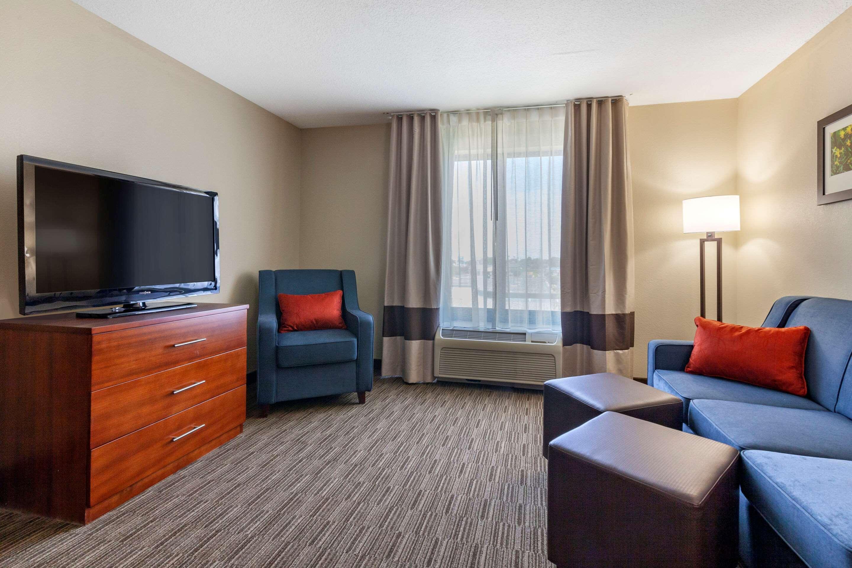 Comfort Suites Oshkosh Exterior foto