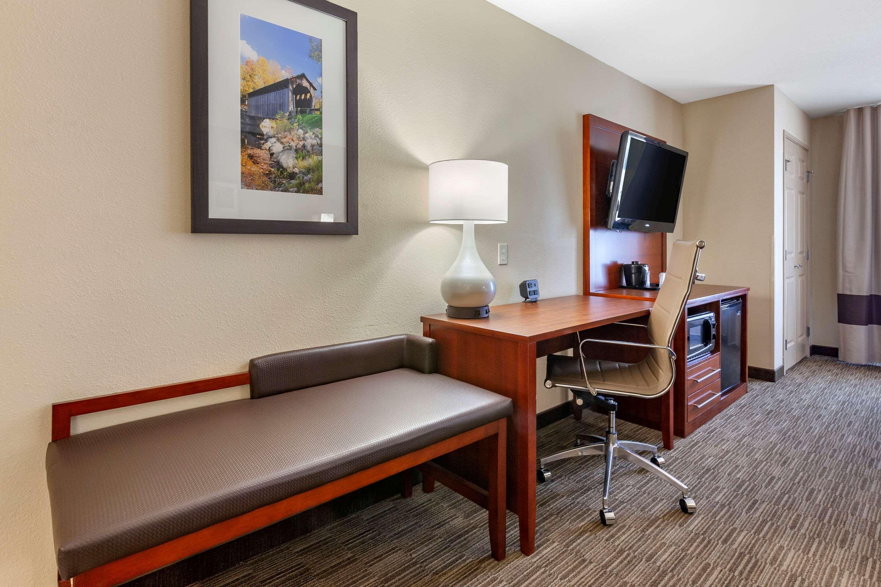 Comfort Suites Oshkosh Exterior foto